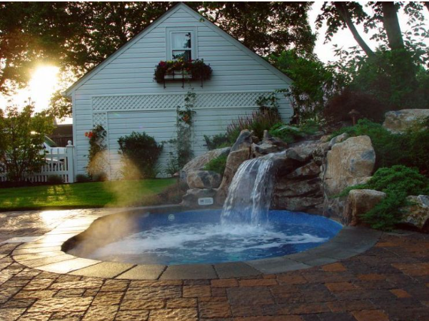 Advantages of stone lining for swimming pools